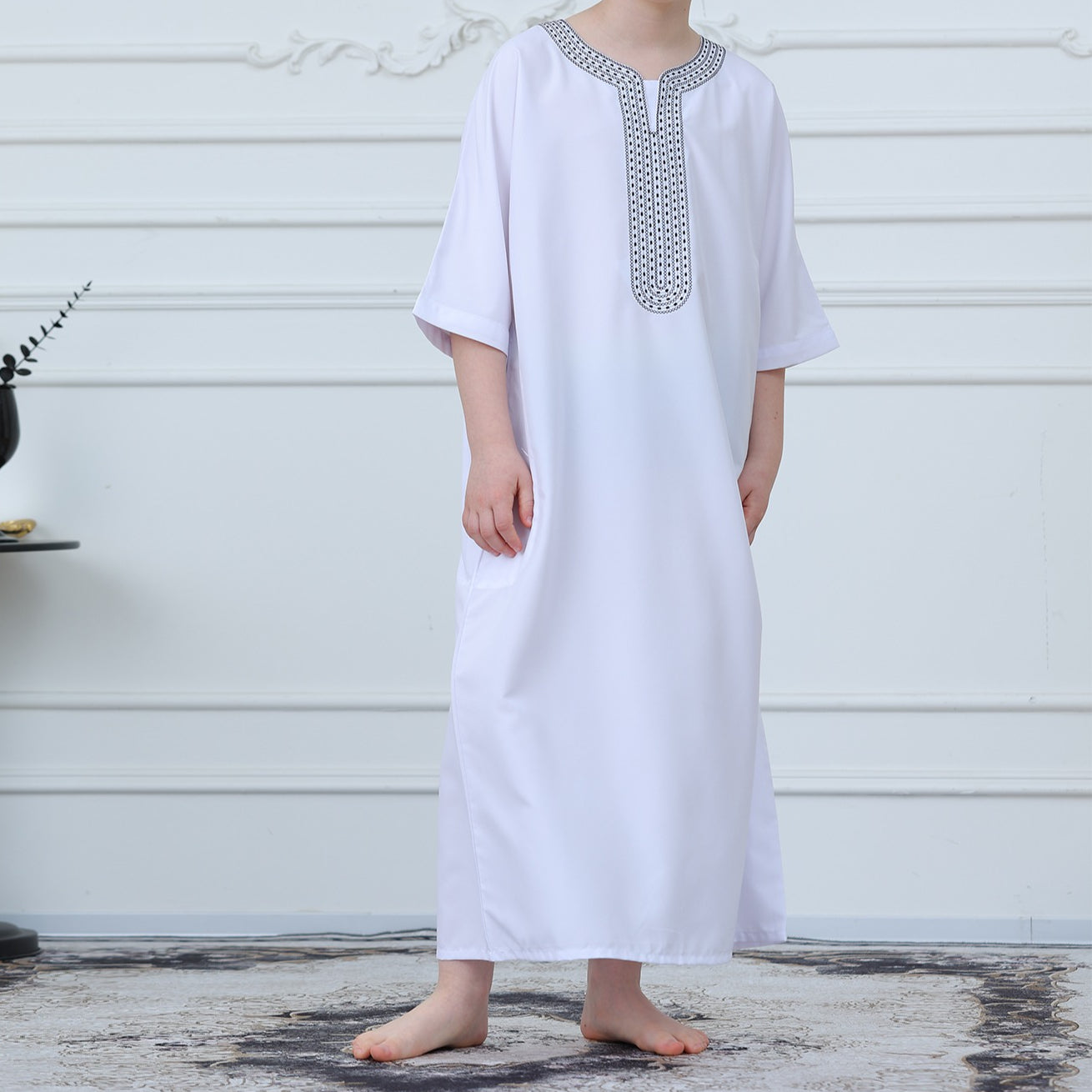 Black Geometric Trim Islamic Thobe(MKB018)