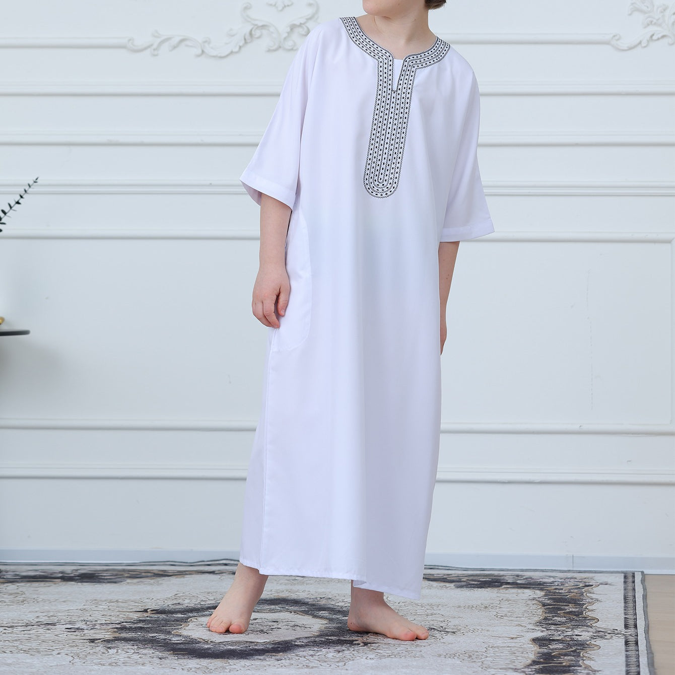 Black Geometric Trim Islamic Thobe(MKB018)