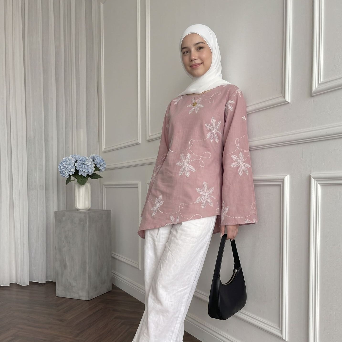Leaf & Floral Embroidered Flared-Sleeve Asymmetric Hem Top(MS485)