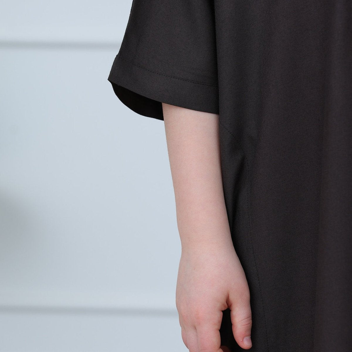 Short sleeve and shoulder detail of boys poly-viscose thobe