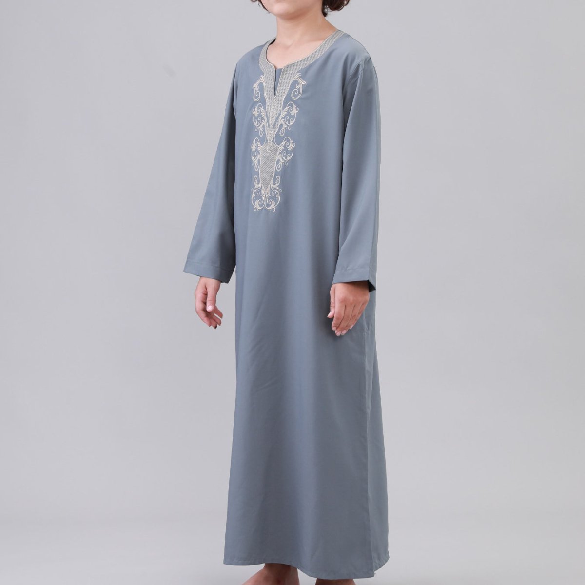 Boys' soft gray thobe with tonal stitching and round neckline