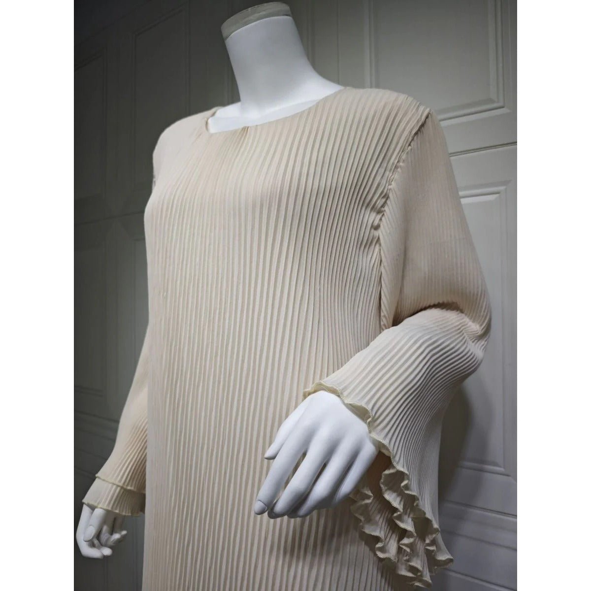 Elegant Muslim Women's Pleated Chiffon Pullover Robe Dress Modest Solid Color Abaya with Flared Sleeves. (MA176) - Mariam's Collection