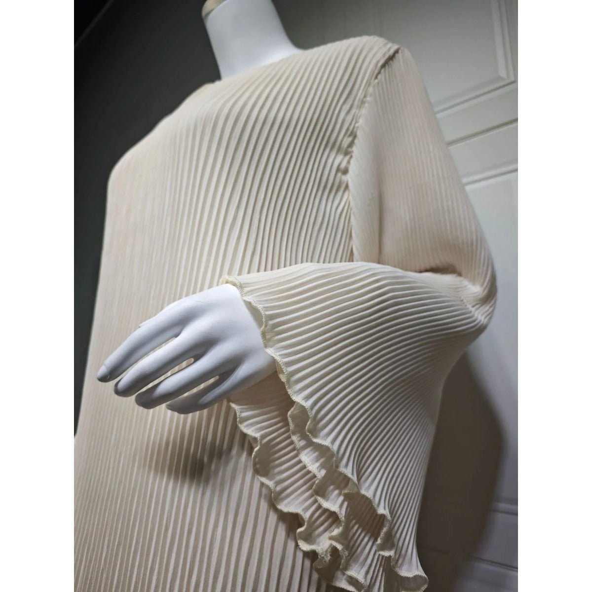 Elegant Muslim Women's Pleated Chiffon Pullover Robe Dress Modest Solid Color Abaya with Flared Sleeves. (MA176) - Mariam's Collection