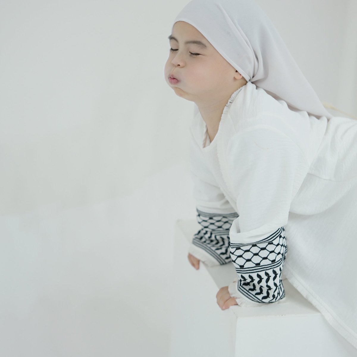 Embroidered Children's Abaya Set Pakistan Geometric Print Robe Abaya with Matching Belt. (MKG015) - Mariam's Collection