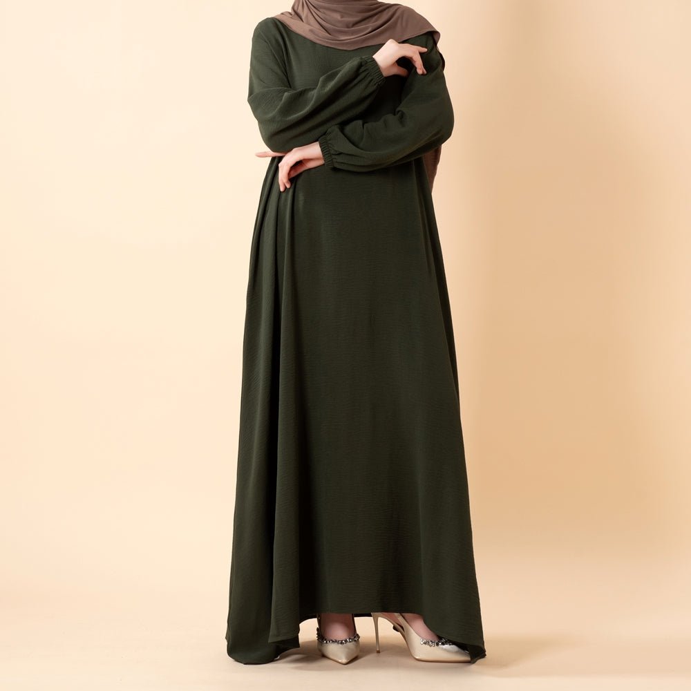 Essential Flow dress with soft crepe fabric and flattering drape