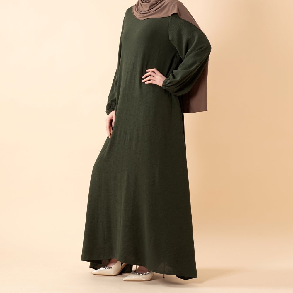 Modest maxi dress with side pockets in breathable crepe material