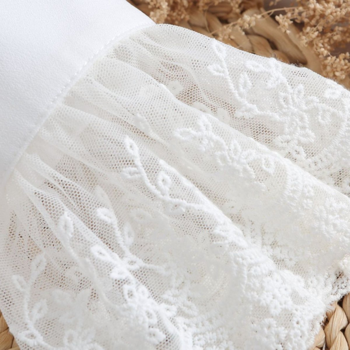 Flared detachable lace sleeve accessories with romantic floral pattern