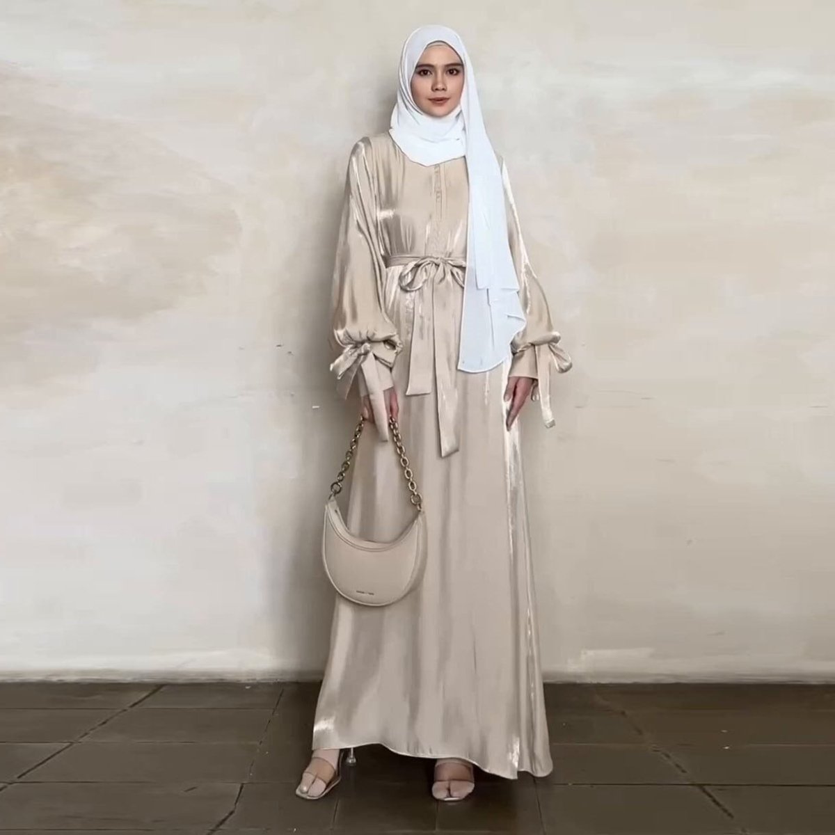 Bubble Sleeve Glossy Abaya With Matching Belt