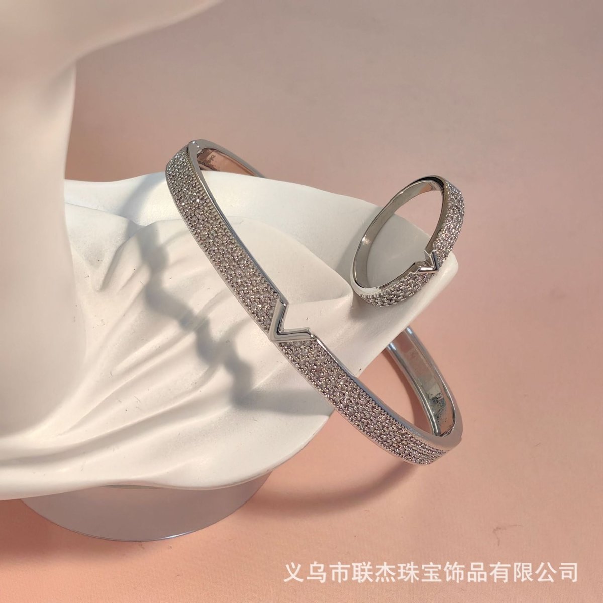 MAC212 18K Real Gold Plating: Exquisite V - shaped Bracelet Ring Set - Mariam's Collection