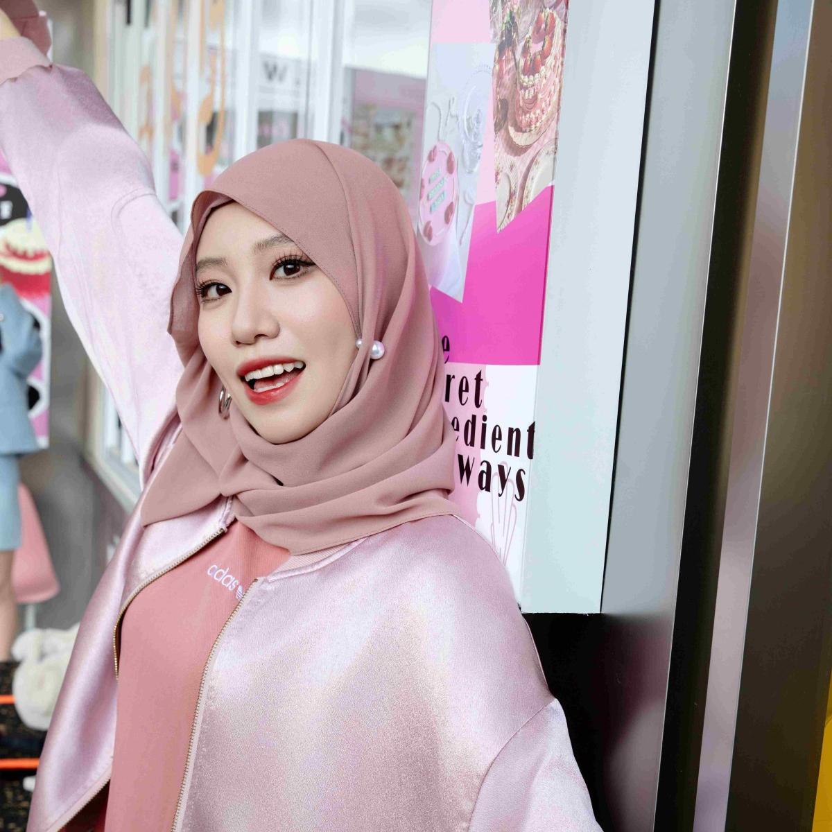 Muslim Elegant Chiffon Wrap Hijab Set with Matching Big Earrings & Pearl Earrings. (MH119) - Mariam's Collection