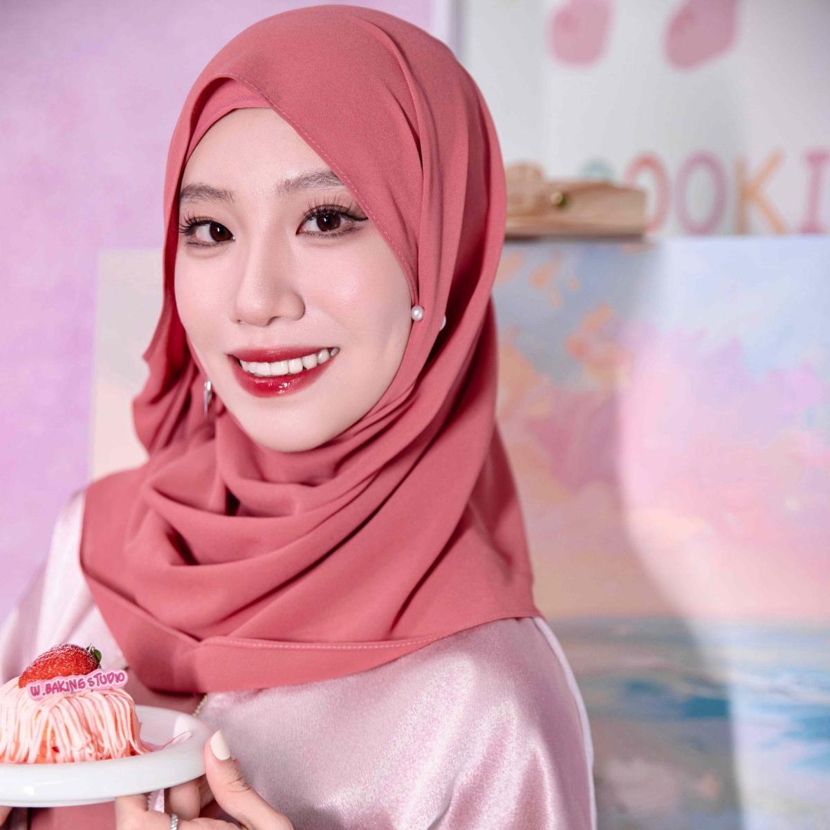 Muslim Elegant Chiffon Wrap Hijab Set with Matching Big Earrings & Pearl Earrings. (MH119) - Mariam's Collection