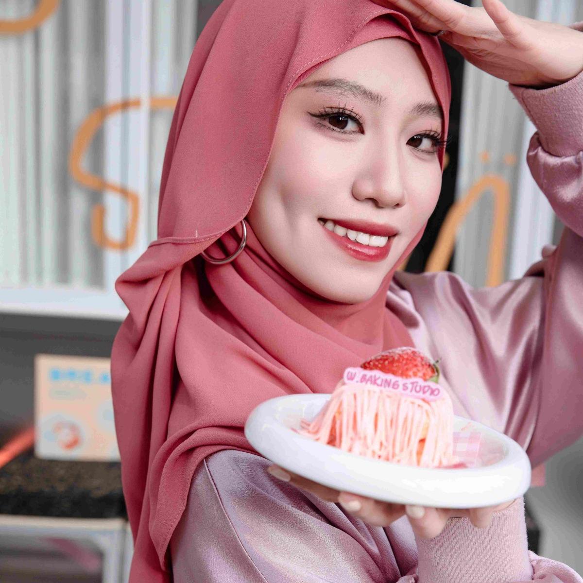 Muslim Elegant Chiffon Wrap Hijab Set with Matching Big Earrings & Pearl Earrings. (MH119) - Mariam's Collection