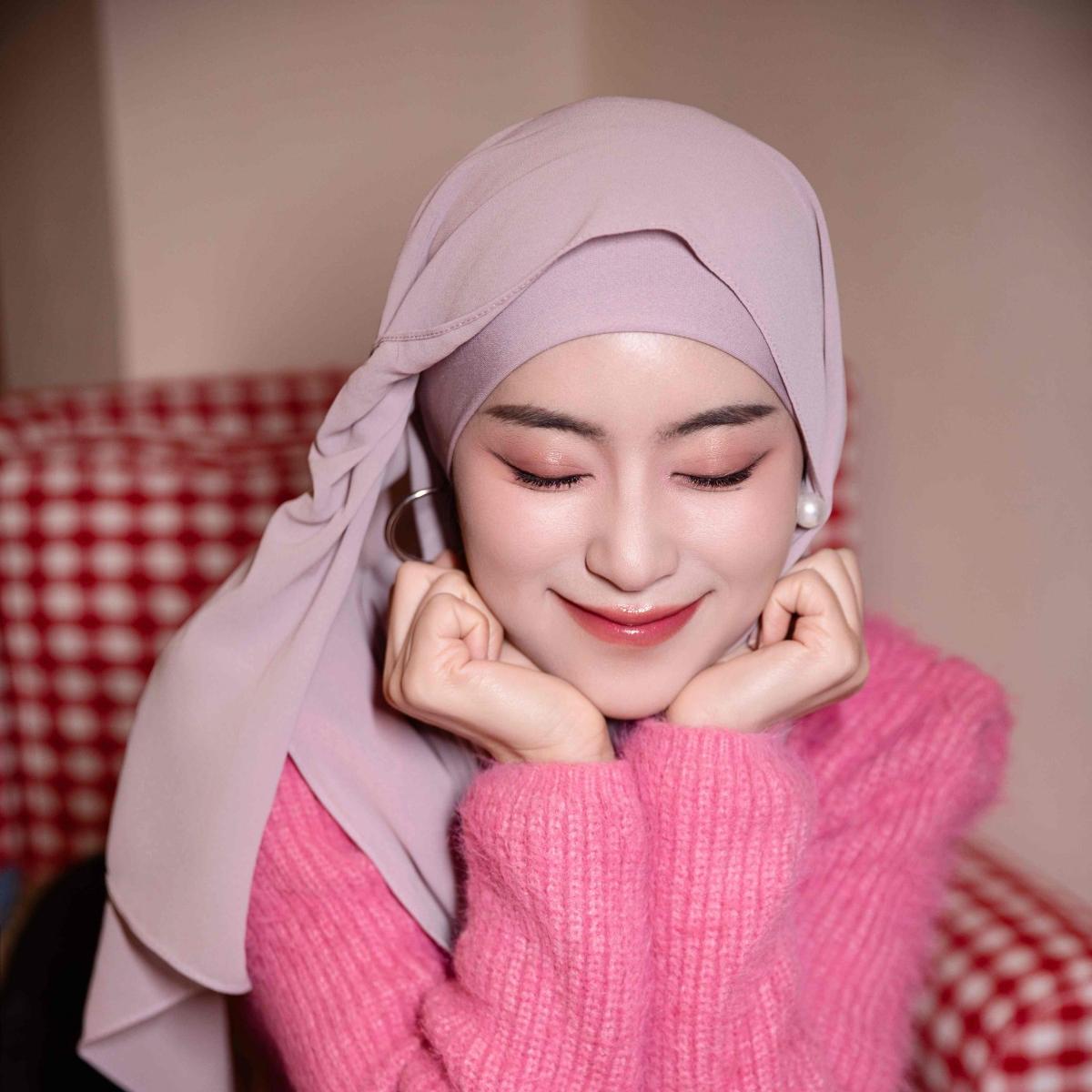 Muslim Elegant Chiffon Wrap Hijab Set with Matching Big Earrings & Pearl Earrings. (MH119) - Mariam's Collection