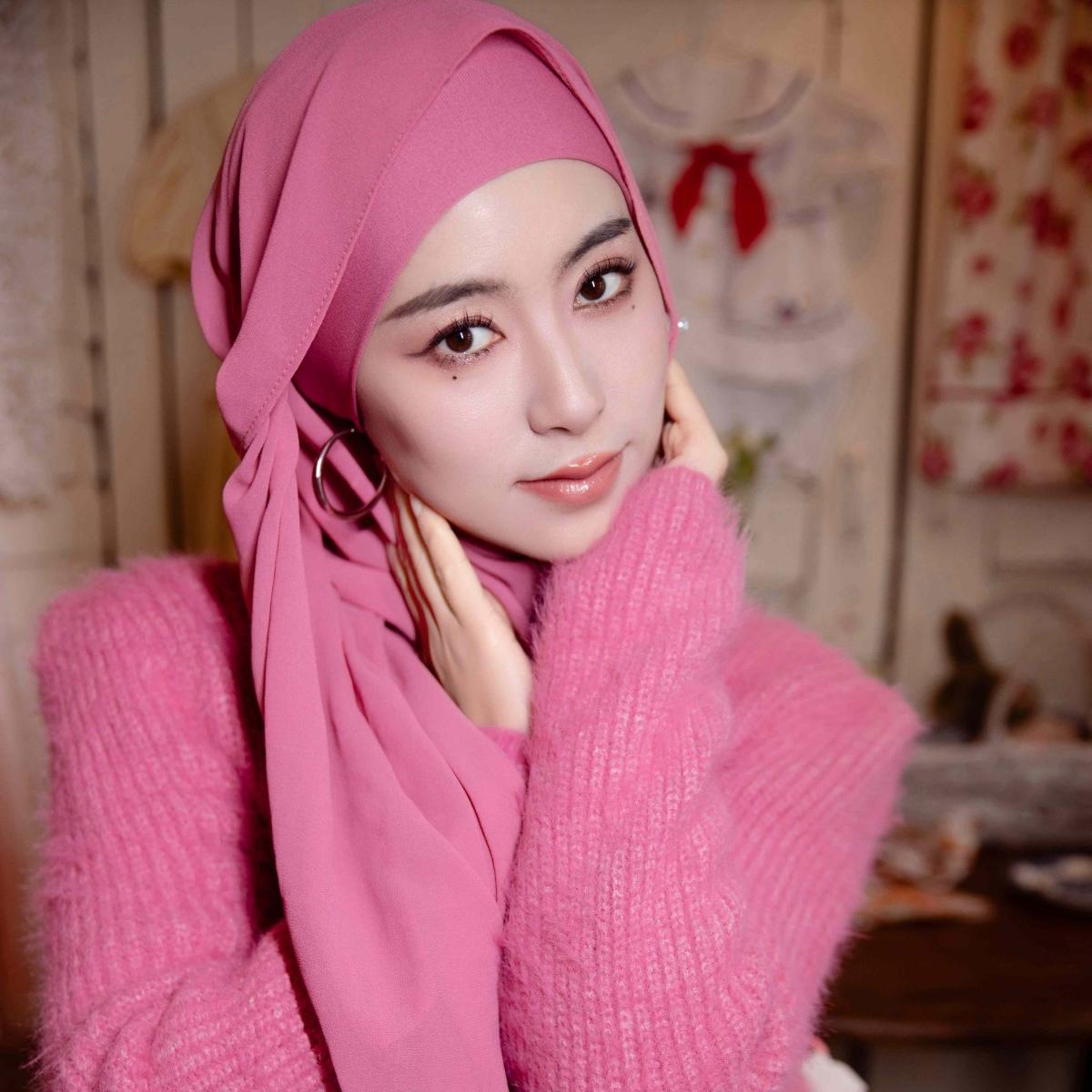 Muslim Elegant Chiffon Wrap Hijab Set with Matching Big Earrings & Pearl Earrings. (MH119) - Mariam's Collection