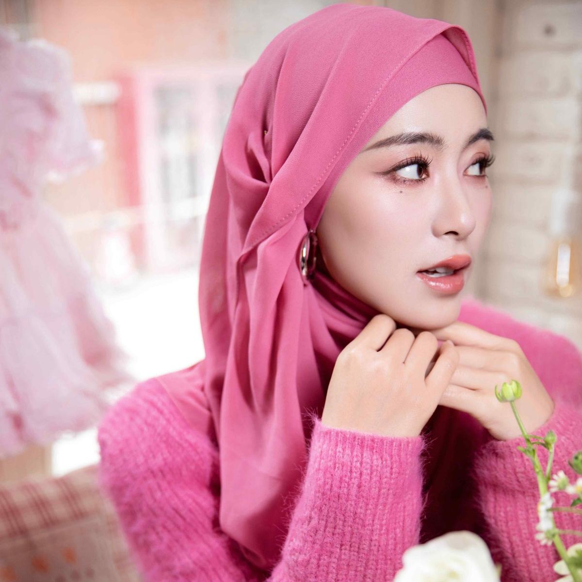 Muslim Elegant Chiffon Wrap Hijab Set with Matching Big Earrings & Pearl Earrings. (MH119) - Mariam's Collection