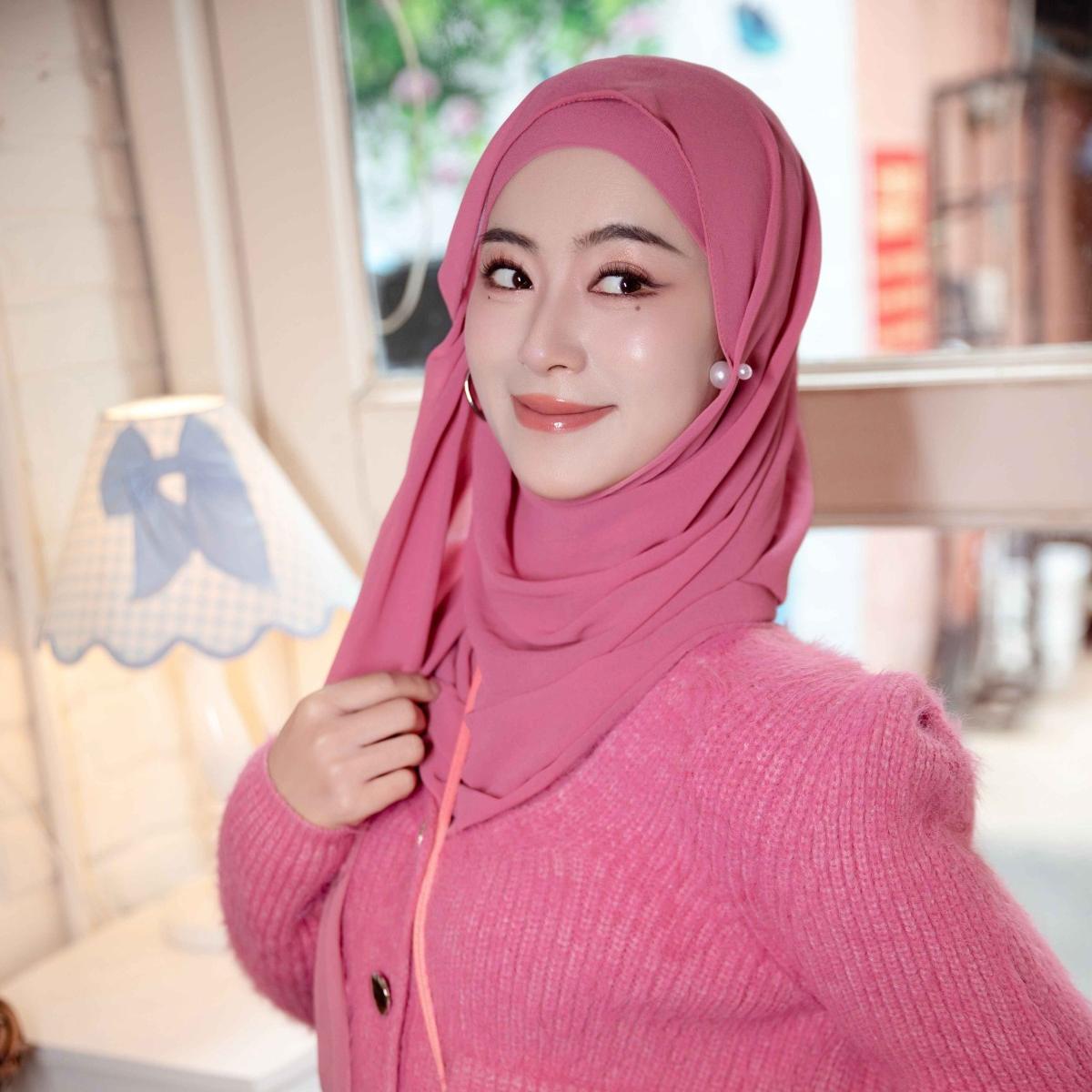 Muslim Elegant Chiffon Wrap Hijab Set with Matching Big Earrings & Pearl Earrings. (MH119) - Mariam's Collection