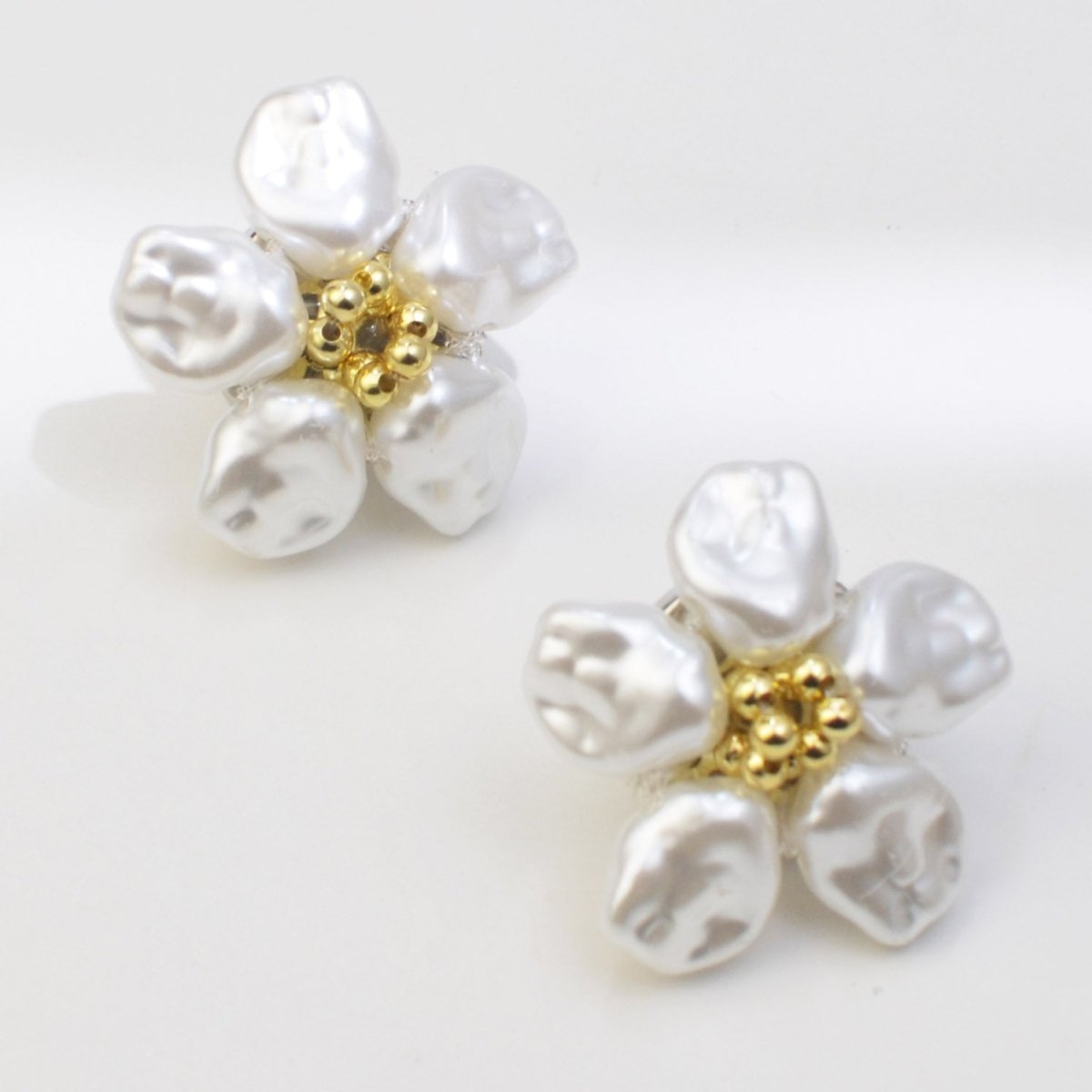 Pearl Flower Button Covers | Decorative Shirt Button Clips(MAC358) - Mariam's Collection
