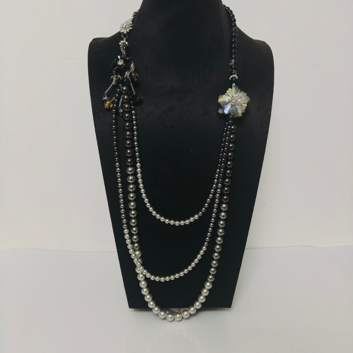 Pearlescent Artistry Handmade Pearl Beaded Necklace (MAC347) - Mariam's Collection