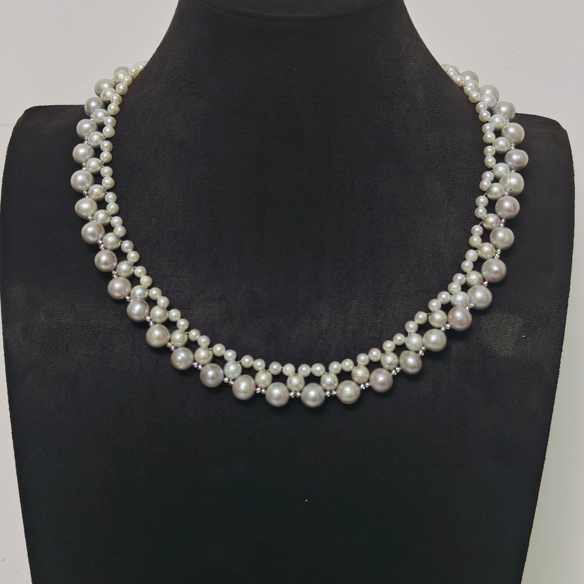 Pearlescent Artistry Handmade Pearl Beaded Necklace (MAC347) - Mariam's Collection