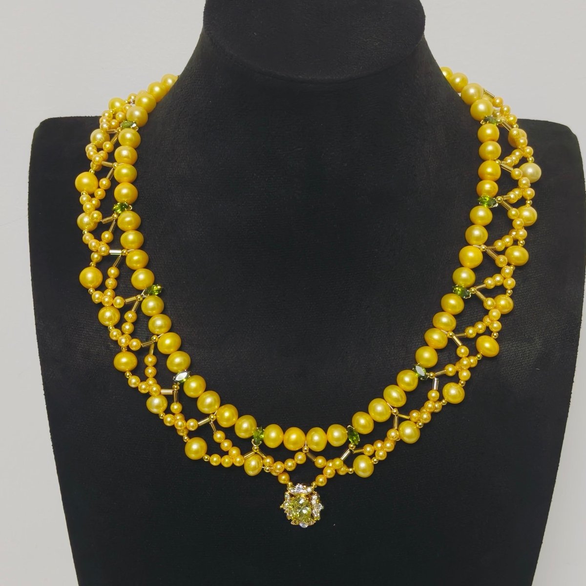 Pearlescent Artistry Handmade Pearl Beaded Necklace (MAC347) - Mariam's Collection