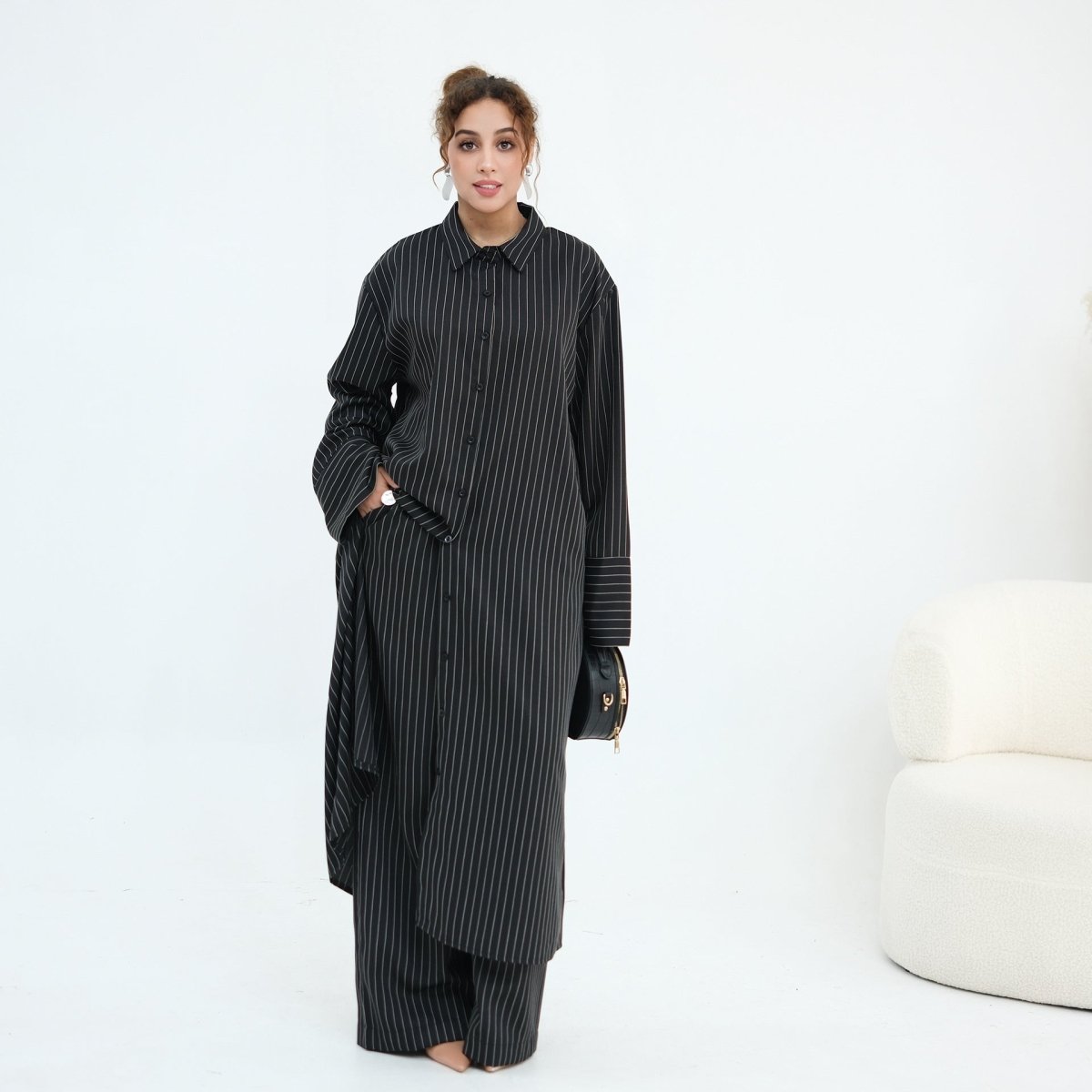 Natural waist fit of the elasticated wide-leg pinstripe trousers