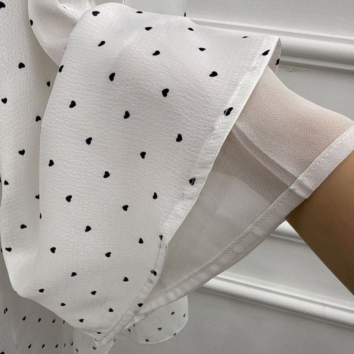 Double-layer open abaya close-up showing opaque inner lining through open front