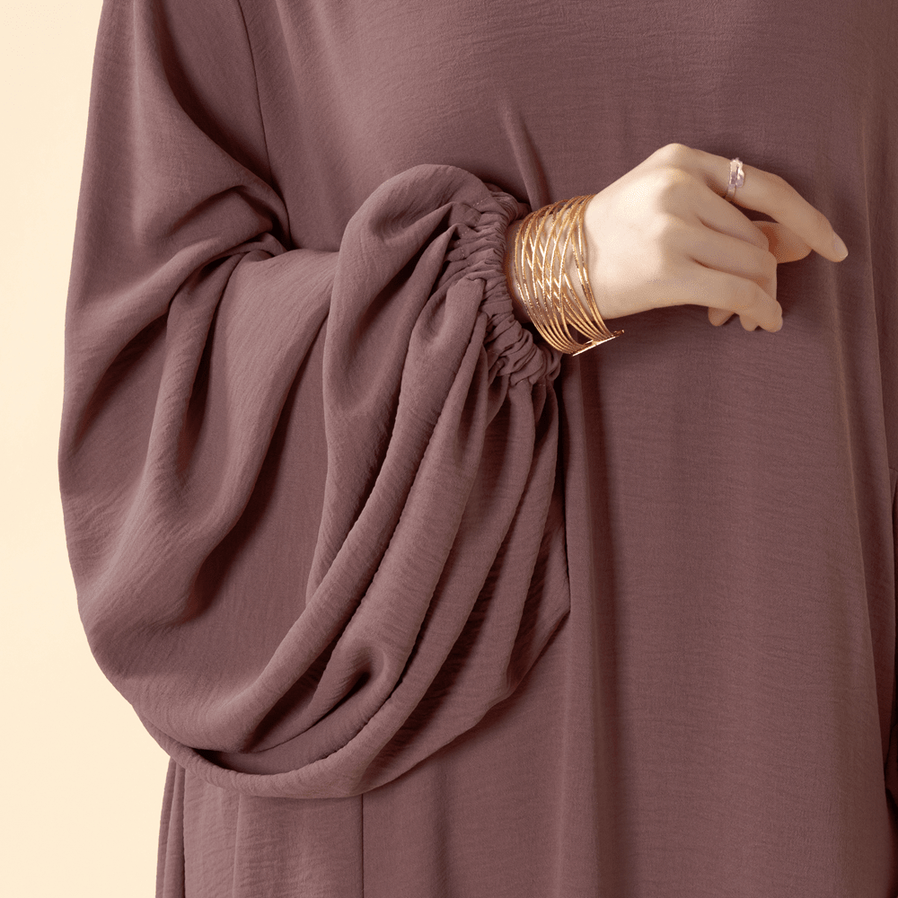 Elasticised lantern cuff detail on latest crepe abaya colourway