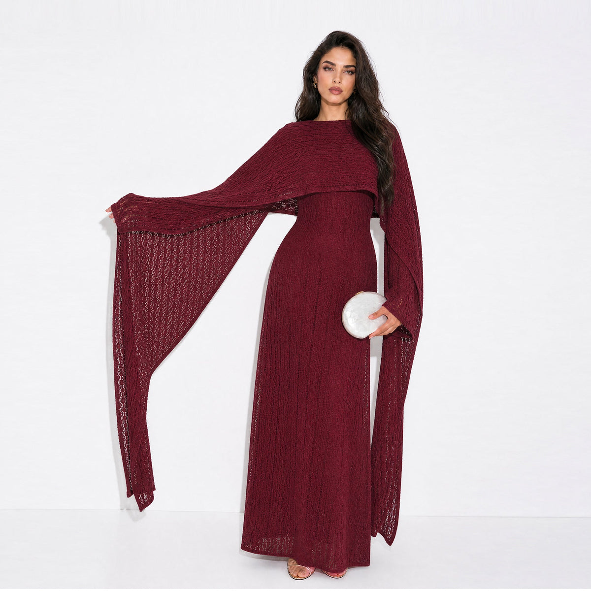 Round neckline close-up with double-layer lace and lining edge