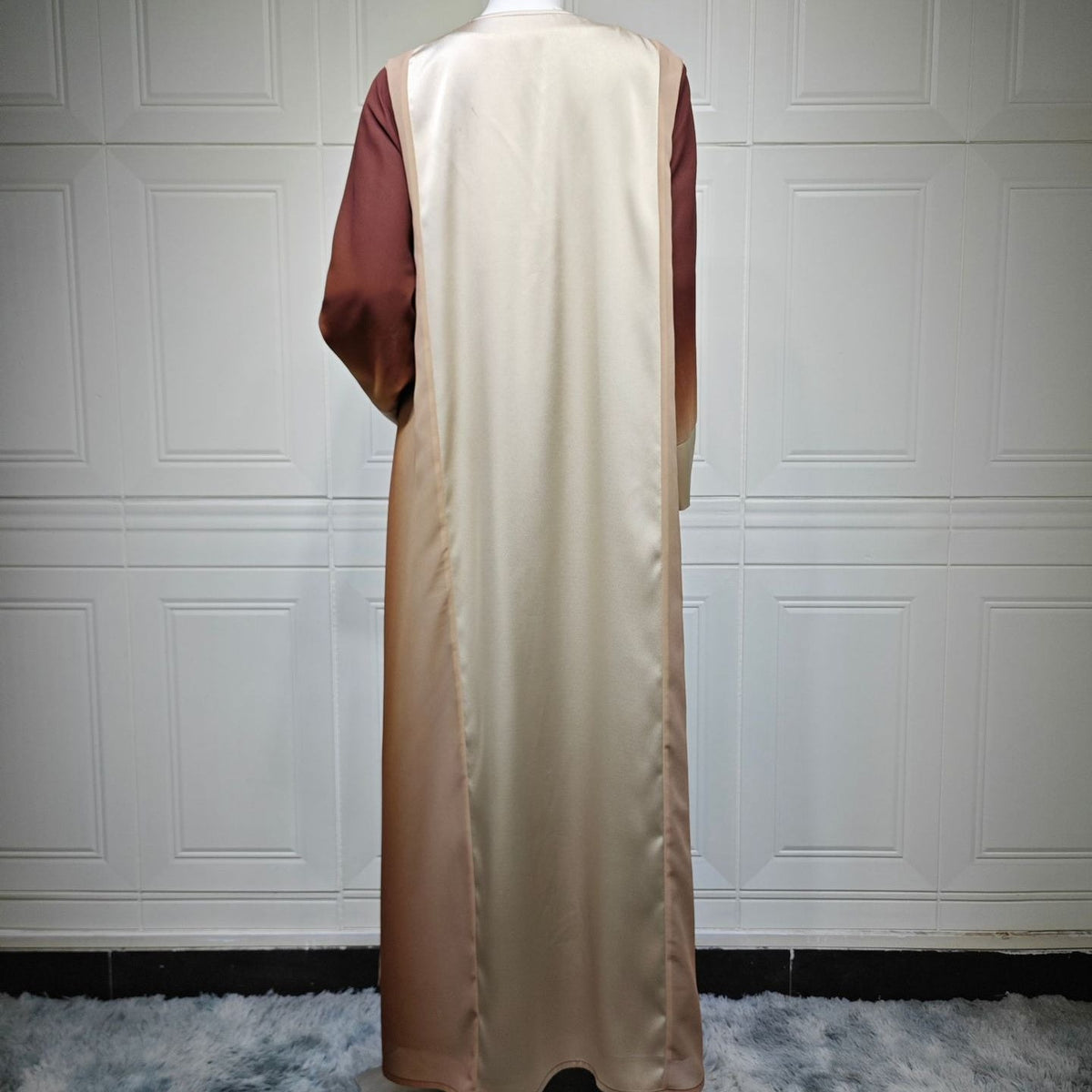 Matching hijab drape styling with two-tone abaya