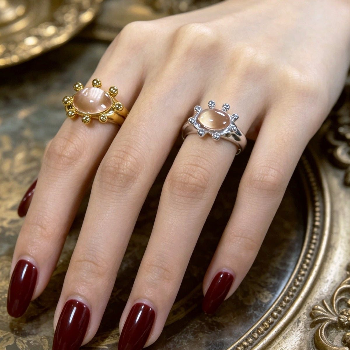 Warm tone finish of the vintage sunburst adjustable ring