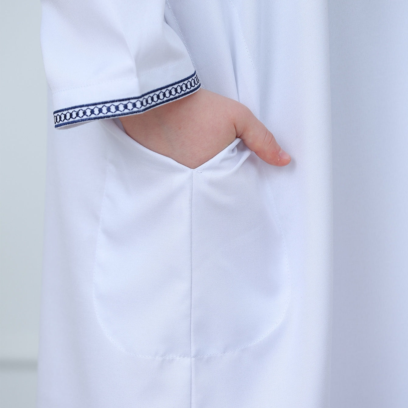 Boys Embroidered Hooded Thobe with Pockets (MKB014)