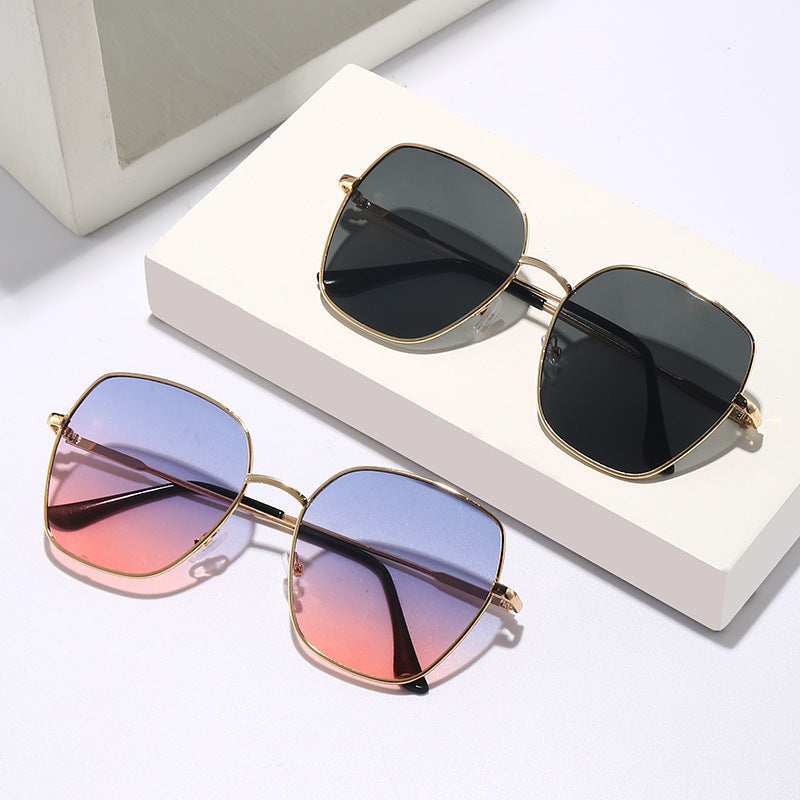 Oversized Gradient Sunglasses for Women – Face-Slimming Fashion Statement (MAC263)