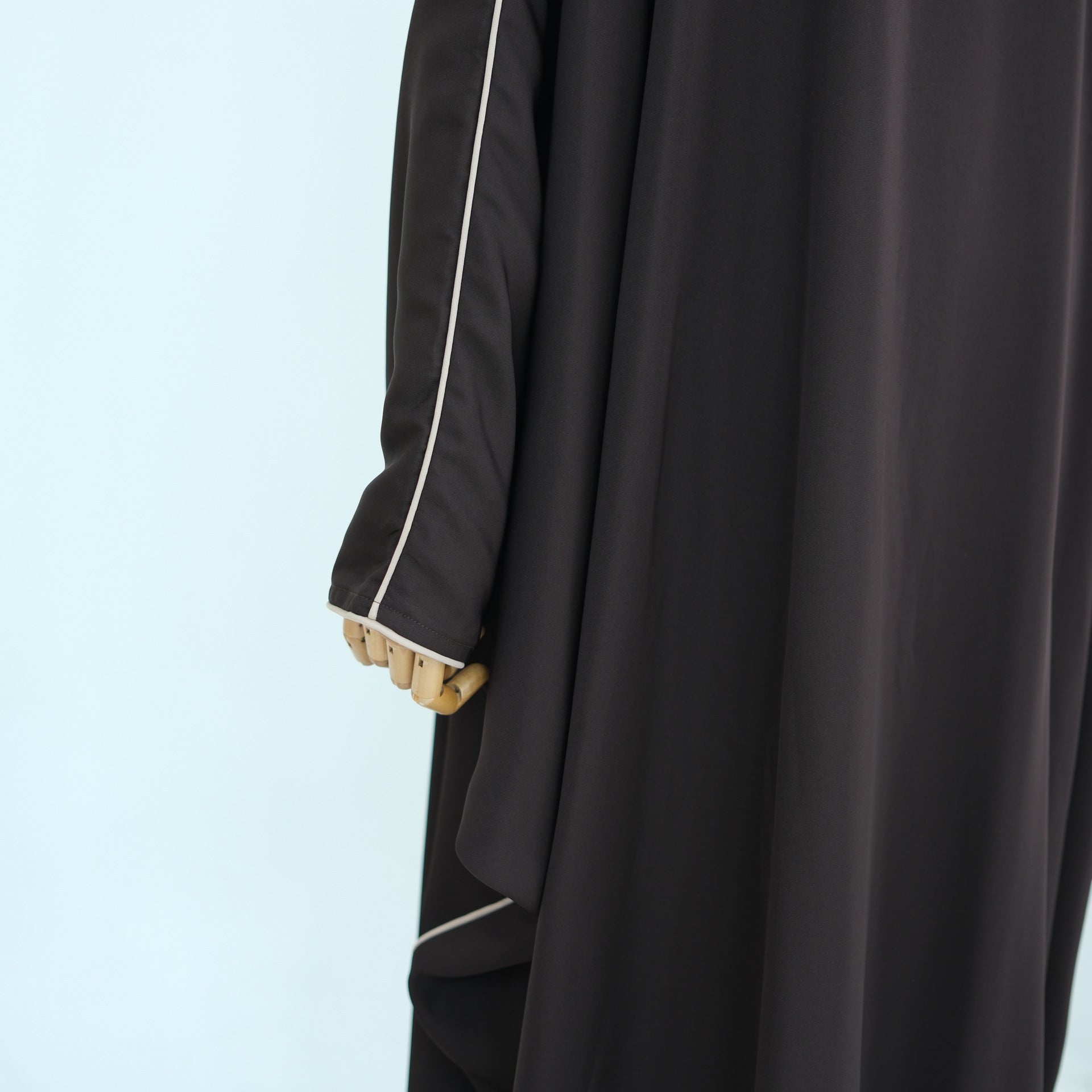 Contrast Piped Batwing Open Abaya(MOA325)