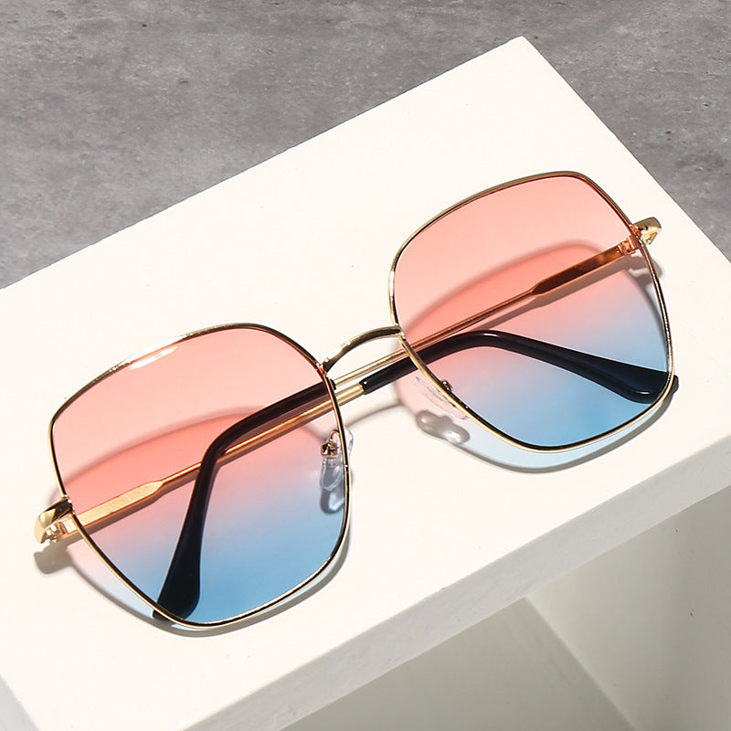 Oversized Gradient Sunglasses for Women – Face-Slimming Fashion Statement (MAC263)
