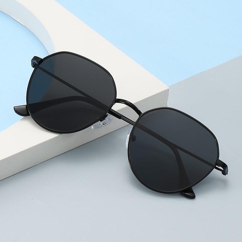 Elegant Retro Sunglasses for Women Classic with Gradient Lenses (MAC264)