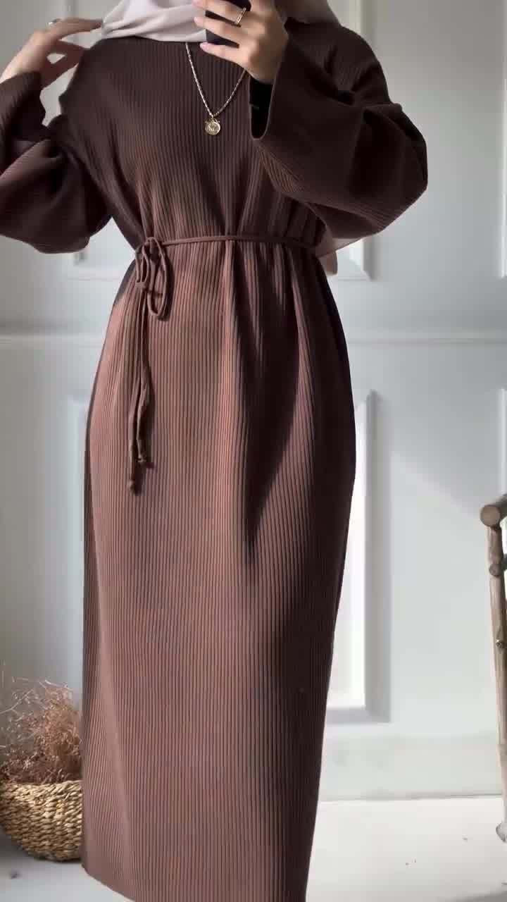 Casual Knitted Modest Dress with Flared Sleeves - Muslim-Friendly Crew Neck Pullover Maxi Dress with Belt(MS104)
