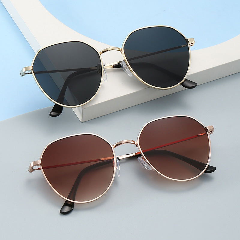 Elegant Retro Sunglasses for Women Classic with Gradient Lenses (MAC264)