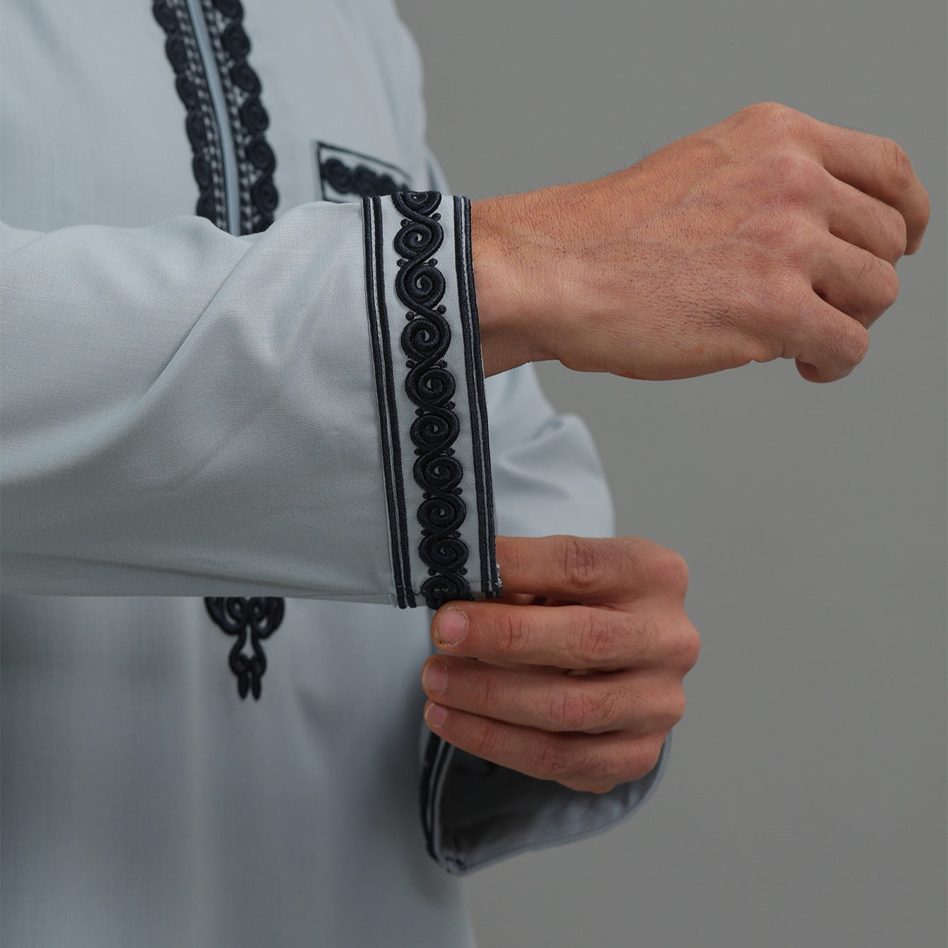 Men's Hooded Embroidered Thobe with Pockets(MT037)