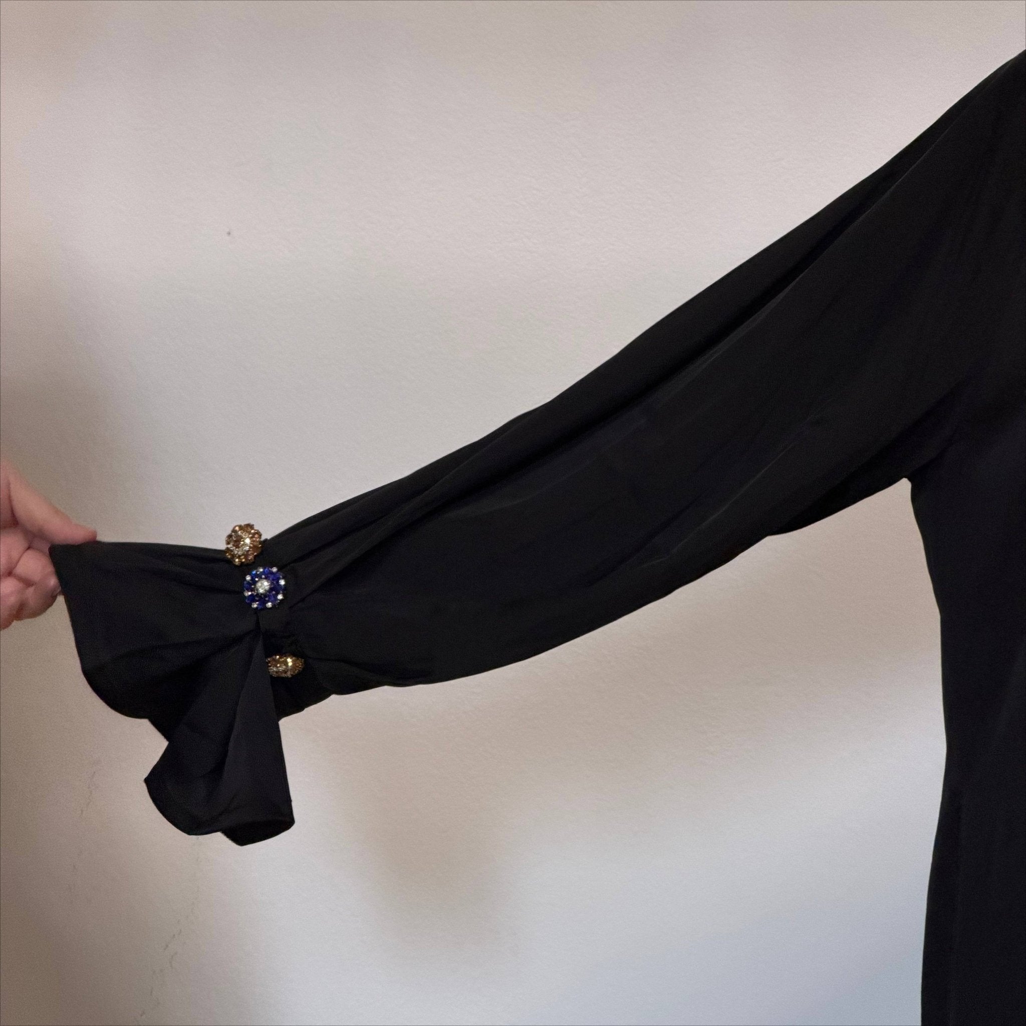 Archive Piece Black Jewel Button Cuff Pullover Abaya - MP064 (Size XL Only) - Mariam's Collection
