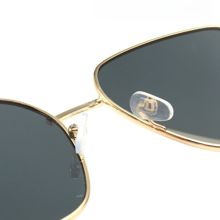 Oversized Gradient Sunglasses for Women – Face-Slimming Fashion Statement (MAC263)