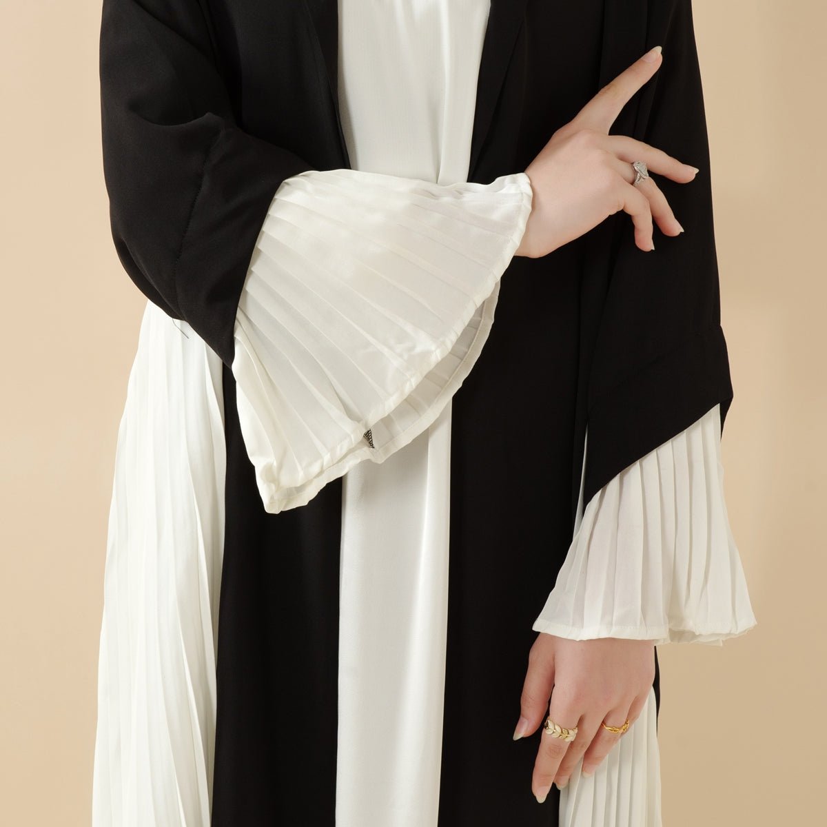 Black and White Contrast Color Accordion Pleat Panel Open Abaya (MOA125) - Mariam's Collection