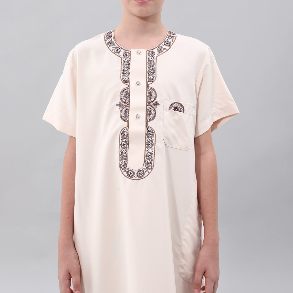 Embroidered chest pocket detail on boys cream poly-cotton kaftan thobe