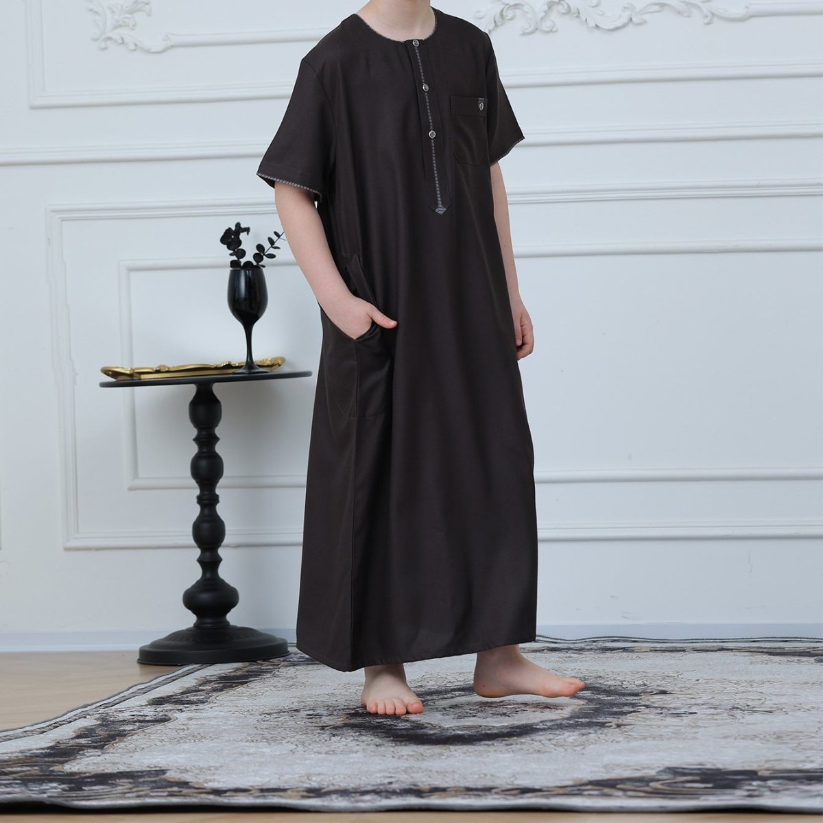 Short sleeve with gray contrast trim on boys' Eid thobe