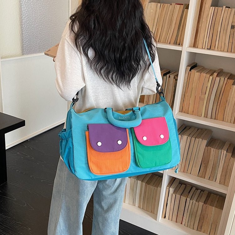 Detachable adjustable shoulder strap on colorblock weekender bag