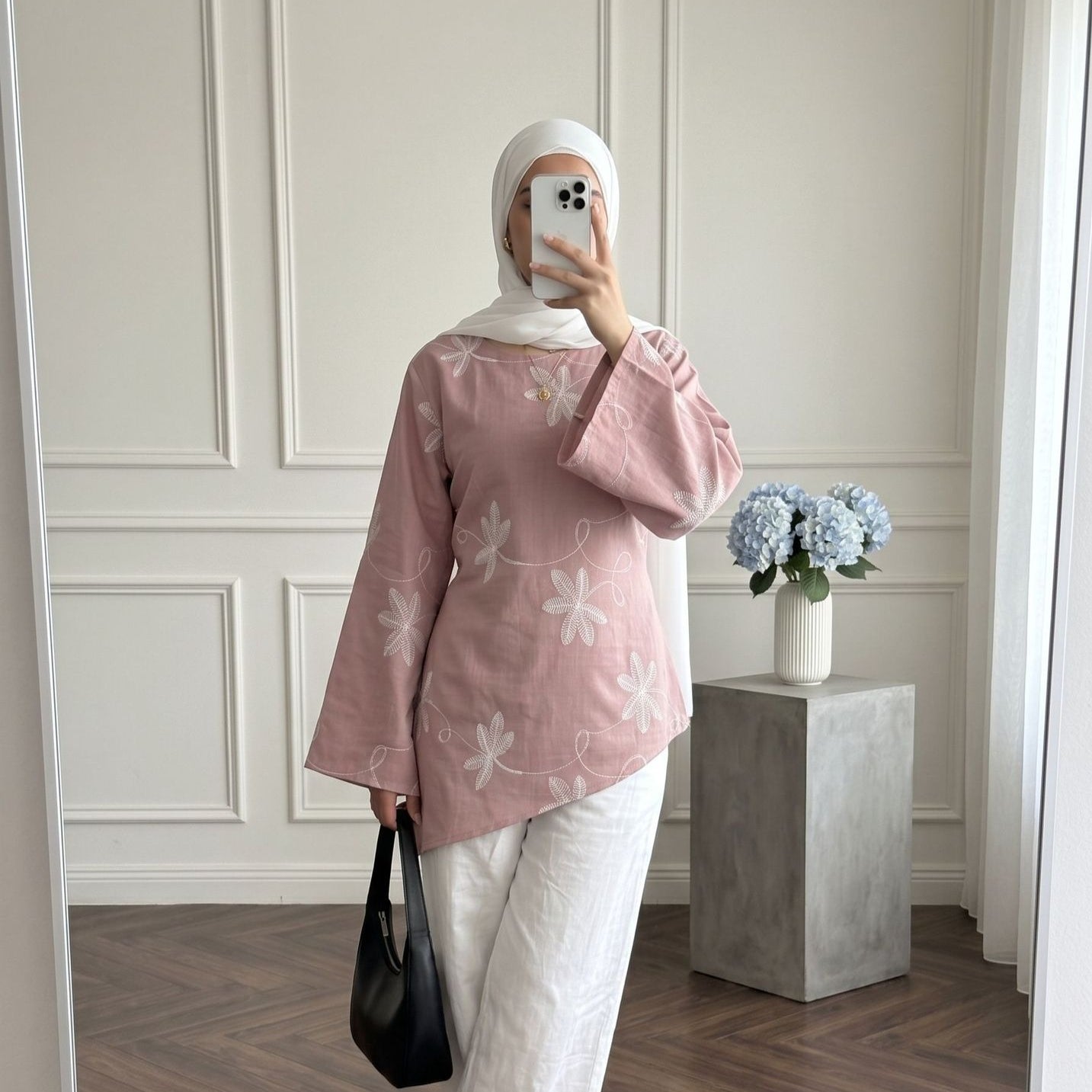 Leaf & Floral Embroidered Flared-Sleeve Asymmetric Hem Top(MS485)