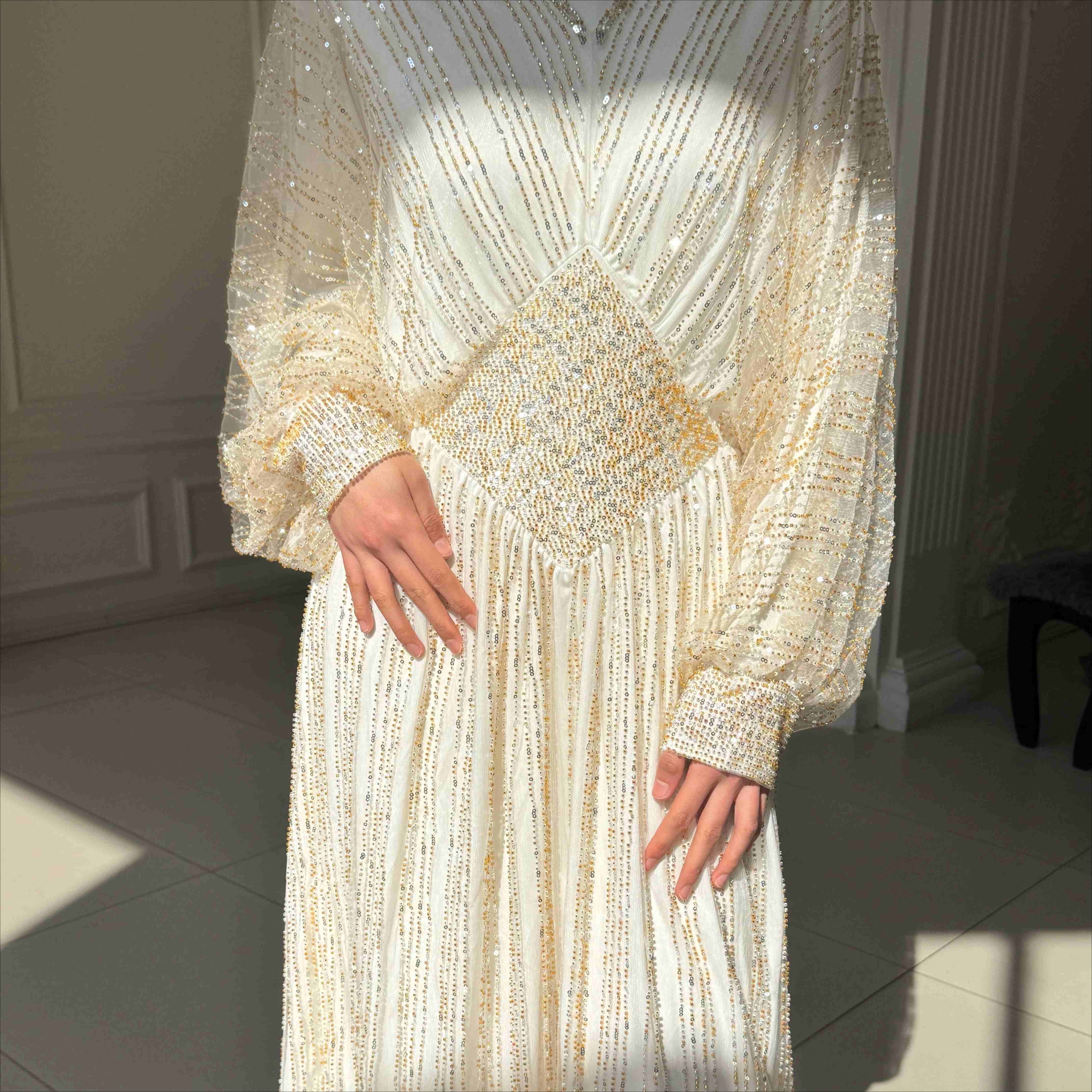 Crystal-Embellished Elegant Abaya with Defined Waist Silhouette(MA391)