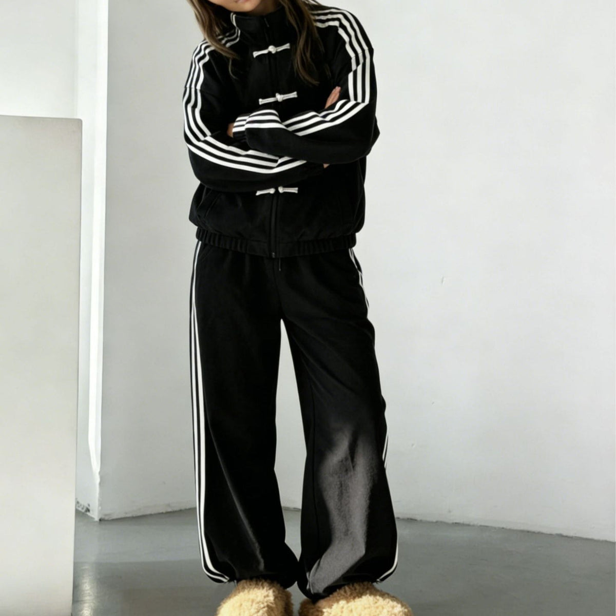 Casual styling of the modest tracksuit for weekends