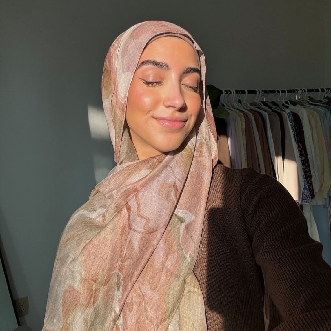Graceful Modesty Trio – Pleated Hem Abaya, Floral Hijab & Hijabi Canvas Tote Bag Set - Mariam's Collection