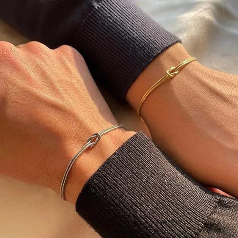 Knot Minimalist Statement Bracelet (MAC288) - Mariam's Collection