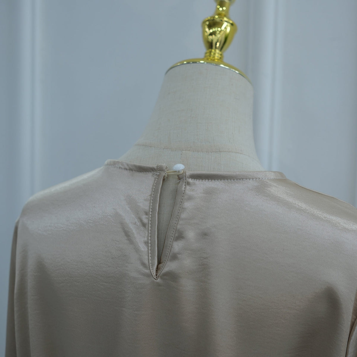 Elasticated waistband detail on wide-leg satin trousers
